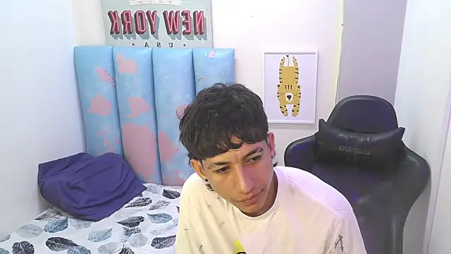 Snapshot of liam_play chatting on May 2026 08:32:01 PM liam play online show from May 2026 08:32:01 PM
