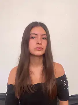 Snapshot of serenaa_velvett chatting on May 2026 07:18:02 PM serenaa velvett online show from May 2026 07:18:02 PM