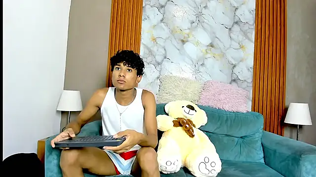 Snapshot of BOUL_GUYS chatting on May 2026 01:10:02 AM BOUL GUYS online show from May 2026 01:10:02 AM