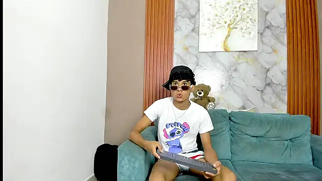 Snapshot of BOUL_GUYS chatting on May 2026 01:35:01 AM BOUL GUYS online show from May 2026 01:35:01 AM