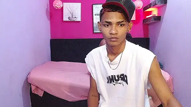 Snapshot of black_twinks chatting on June 2026 02:44:01 AM black twinks online show from June 2026 02:44:01 AM
