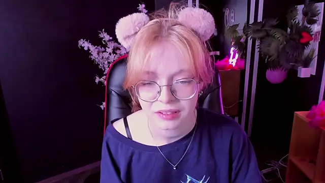 Snapshot of FoxxyyPolly chatting on May 2026 06:07:02 AM FoxxyyPolly online show from May 2026 06:07:02 AM