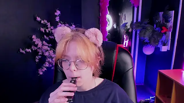 Snapshot of FoxxyyPolly chatting on May 2026 05:34:01 AM FoxxyyPolly online show from May 2026 05:34:01 AM