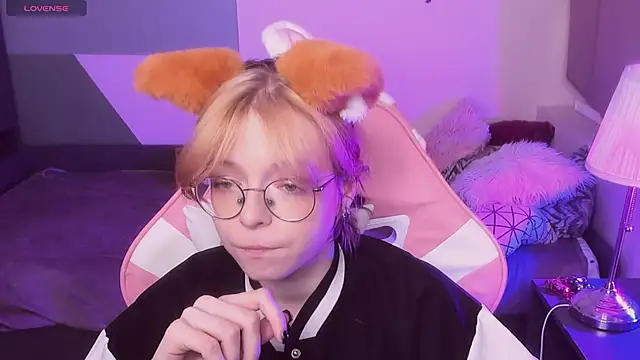 Snapshot of FoxxyyPolly chatting on May 2026 05:27:02 AM FoxxyyPolly online show from May 2026 05:27:02 AM