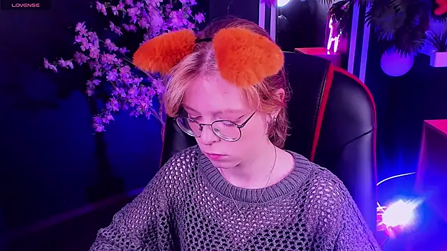 Snapshot of FoxxyyPolly chatting on June 2026 05:31:02 AM FoxxyyPolly online show from June 2026 05:31:02 AM