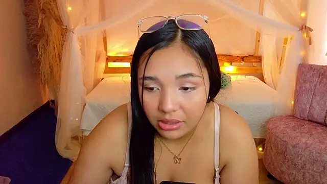 Snapshot of leoneriss chatting on June 2026 07:47:02 PM leoneriss online show from June 2026 07:47:02 PM