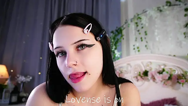 Snapshot of MelaineCore chatting on May 2026 01:08:01 PM MelaineCore online show from May 2026 01:08:01 PM