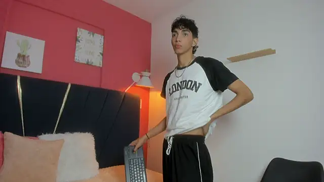 Snapshot of ero_boy40 chatting on June 2026 04:06:01 AM ero boy40 online show from June 2026 04:06:01 AM
