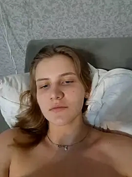 mooniekiss online show from May 2026 08:26:02 PM