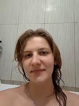 mooniekiss online show from May 2026 07:01:01 PM