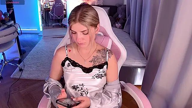 Snapshot of Leri_One chatting on June 2026 06:36:02 AM Leri One online show from June 2026 06:36:02 AM