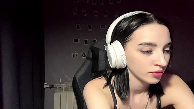Snapshot of NightFoxxx chatting on June 2026 01:39:01 PM NightFoxxx online show from June 2026 01:39:01 PM