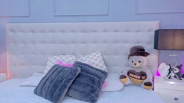 Snapshot of DulceeGarcia chatting on July 2026 04:26:02 AM DulceeGarcia online show from July 2026 04:26:02 AM