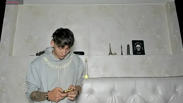 ESTEFAN HILLS online show from June 2026 10:34:01 PM