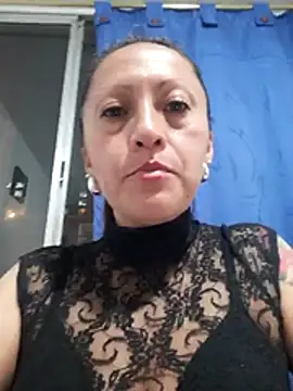 Snapshot of Vely_ chatting on May 2026 01:57:16 AM Vely online show from May 2026 01:57:16 AM