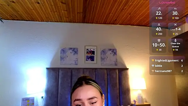 Snapshot of Victoria_Hils chatting on July 2026 02:05:17 AM Victoria Hils online show from July 2026 02:05:17 AM