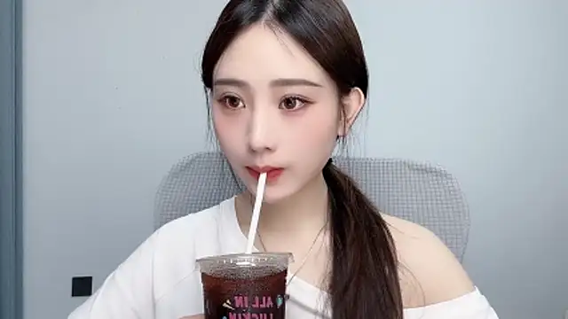  222Mia online show from June 2026 02:53:01 AM
