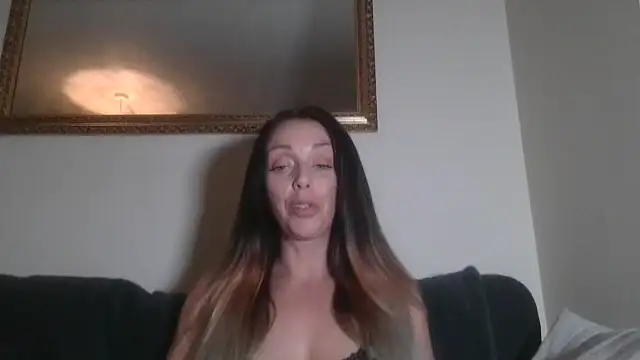 LouiseLovell online show from June 2026 10:19:02 PM