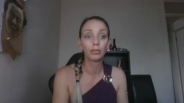 LouiseLovell online show from June 2026 07:02:02 PM
