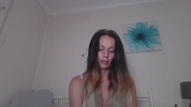 LouiseLovell online show from June 2026 07:55:02 AM