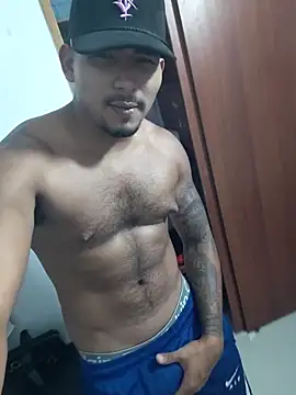 Snapshot of AndrssGold chatting on May 2026 03:35:02 AM AndrssGold online show from May 2026 03:35:02 AM