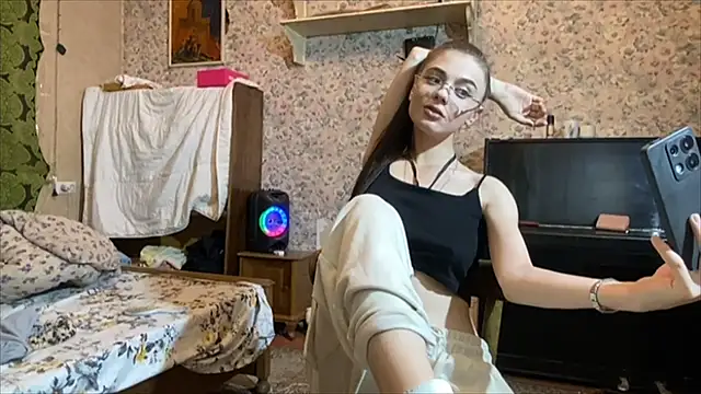 Alice Juice online show from June 2026 06:20:01 PM