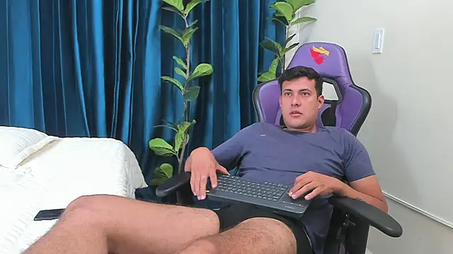 Snapshot of playboy_Felipe chatting on May 2026 01:17:02 PM playboy Felipe online show from May 2026 01:17:02 PM