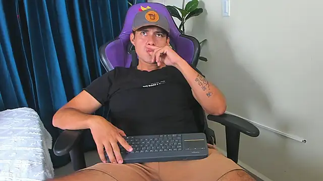 Snapshot of playboy_Felipe chatting on May 2026 01:29:02 PM playboy Felipe online show from May 2026 01:29:02 PM