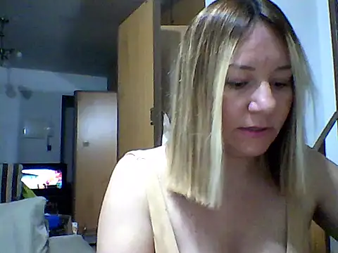 Snapshot of AllisonLove2 chatting on May 2026 10:40:01 PM AllisonLove2 online show from May 2026 10:40:01 PM