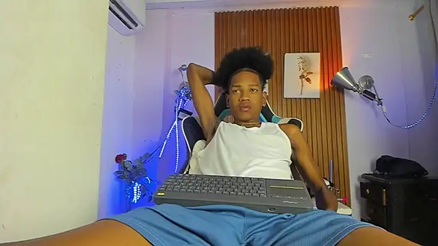 Afrowayuu online show from June 2026 06:03:02 PM
