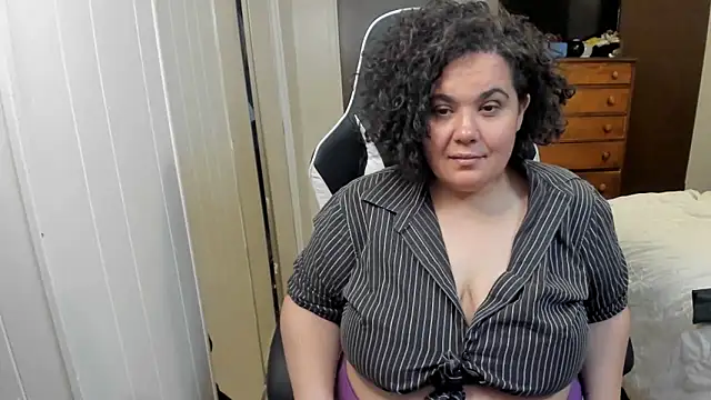 Snapshot of SweetPuertoRicanBliss chatting on May 2026 03:02:02 AM SweetPuertoRicanBliss online show from May 2026 03:02:02 AM