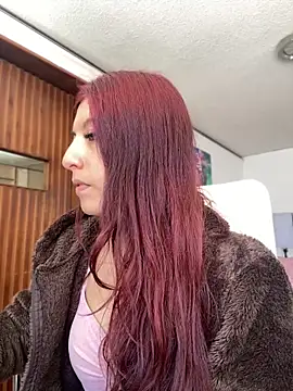 Snapshot of EveRave_Pink chatting on June 2026 02:15:02 PM EveRave Pink online show from June 2026 02:15:02 PM