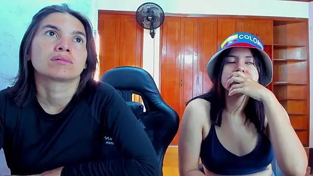 Snapshot of Soffy_and_Emily chatting on June 2026 01:06:02 PM Soffy and Emily online show from June 2026 01:06:02 PM
