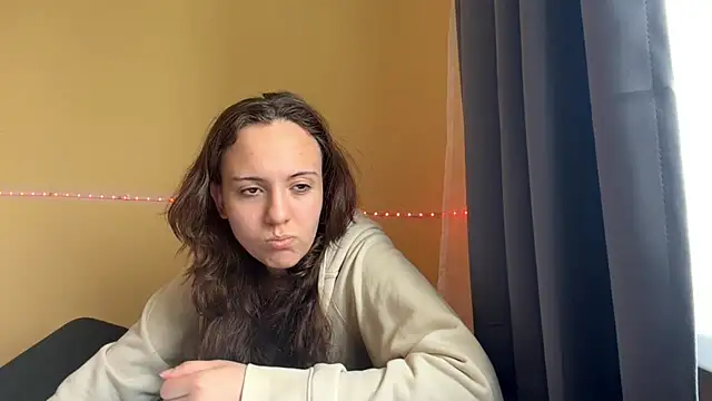 OlivaMaciolek online show from May 2026 11:37:02 AM