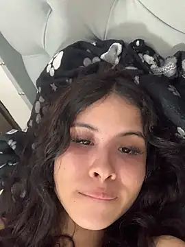 Nayla 19 online show from June 2026 04:37:02 AM