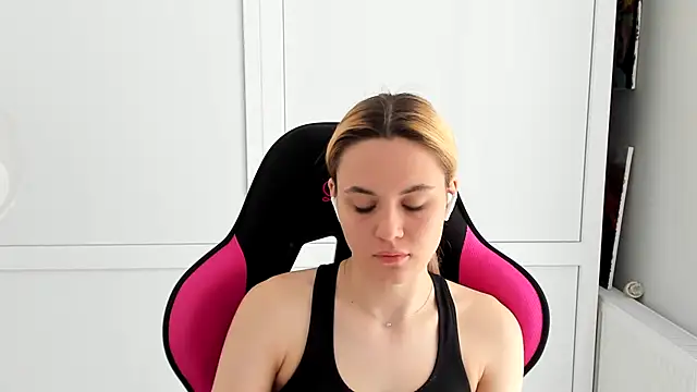 Snapshot of Emma_starrs_ chatting on June 2026 09:56:02 AM Emma starrs online show from June 2026 09:56:02 AM