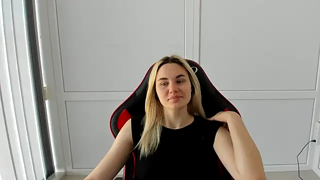 Snapshot of Emma_starrs_ chatting on July 2026 09:45:02 AM Emma starrs online show from July 2026 09:45:02 AM