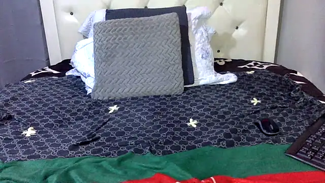 Snapshot of creamyamber chatting on November 2025 01:39:02 AM creamyamber online show from November 2025 01:39:02 AM