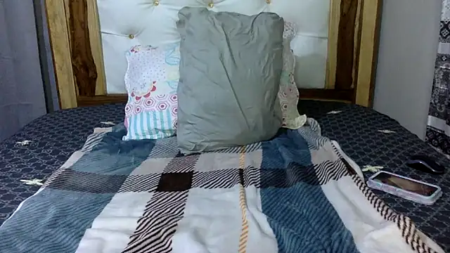 Snapshot of creamyamber chatting on December 2025 02:40:01 AM creamyamber online show from December 2025 02:40:01 AM