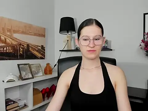 selenaprive online show from May 2026 05:36:02 AM