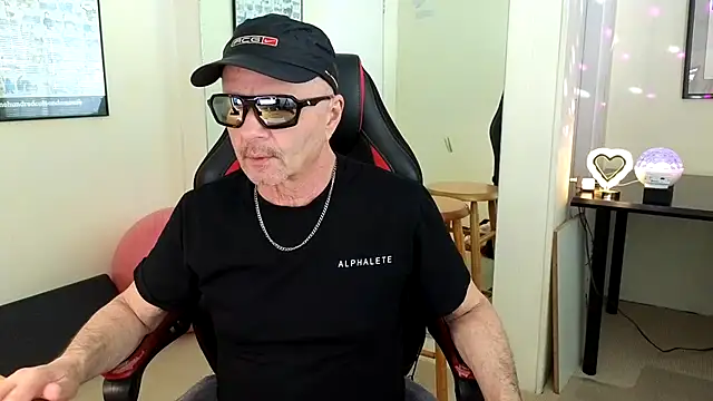 hotdadbod online show from January 2025 09:20:01 PM