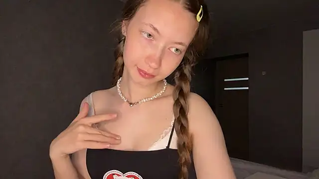 Snapshot of Emily_Mur_ chatting on May 2026 05:05:02 AM Emily Mur online show from May 2026 05:05:02 AM