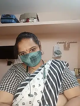 Snapshot of pirainilla chatting on July 2026 05:20:01 PM pirainilla online show from July 2026 05:20:01 PM