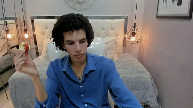 Snapshot of felix_haze chatting on May 2026 05:30:02 PM felix haze online show from May 2026 05:30:02 PM