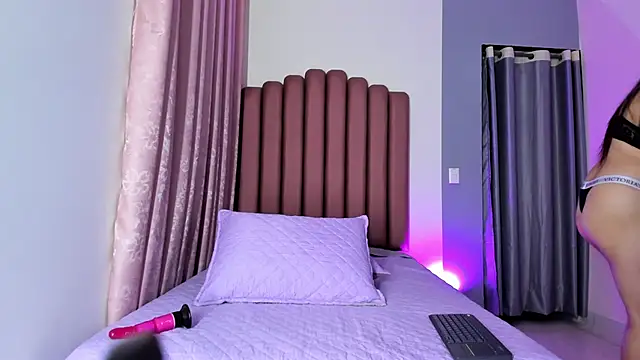 Snapshot of Danii-03 chatting on May 2026 08:28:01 PM Danii-03 online show from May 2026 08:28:01 PM