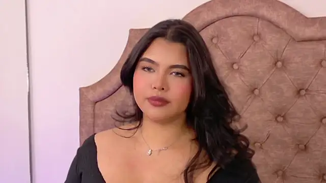 SophiaCollinss online show from May 2026 08:57:02 PM
