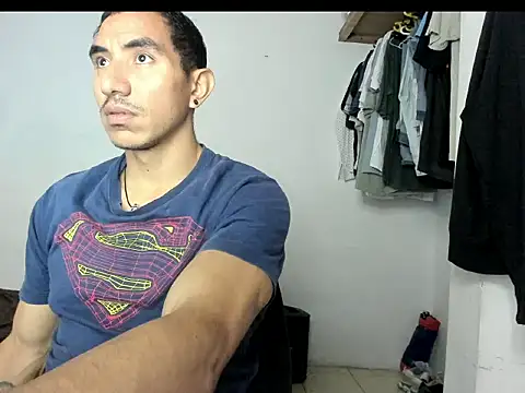 aquiles04 online show from May 2026 01:42:02 PM