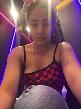 Snapshot of Bella-Saint chatting on May 2026 02:28:02 AM Bella-Saint online show from May 2026 02:28:02 AM