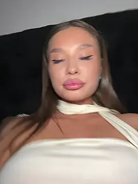 Snapshot of BeautyBella_ chatting on June 2026 04:17:02 PM BeautyBella online show from June 2026 04:17:02 PM