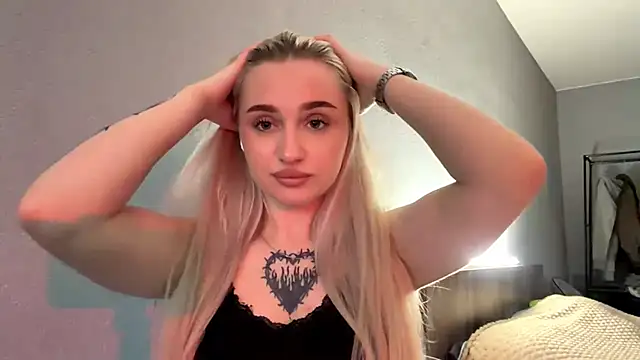 Snapshot of TiffanieSluyter chatting on May 2026 03:40:01 PM TiffanieSluyter online show from May 2026 03:40:01 PM
